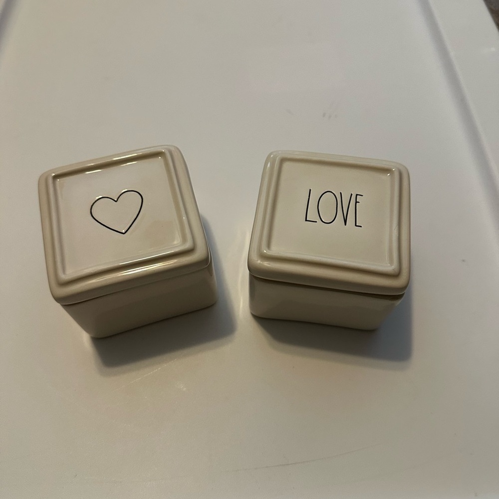 Rae Dunn Love Trinket